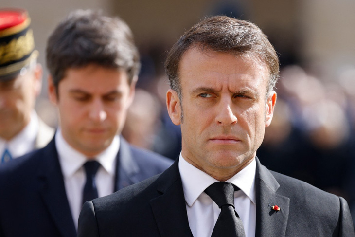 Tổng thống Pháp Emmanuel Macron kêu gọi Israel kiềm chế, muốn cô lập Iran - Ảnh: AFP