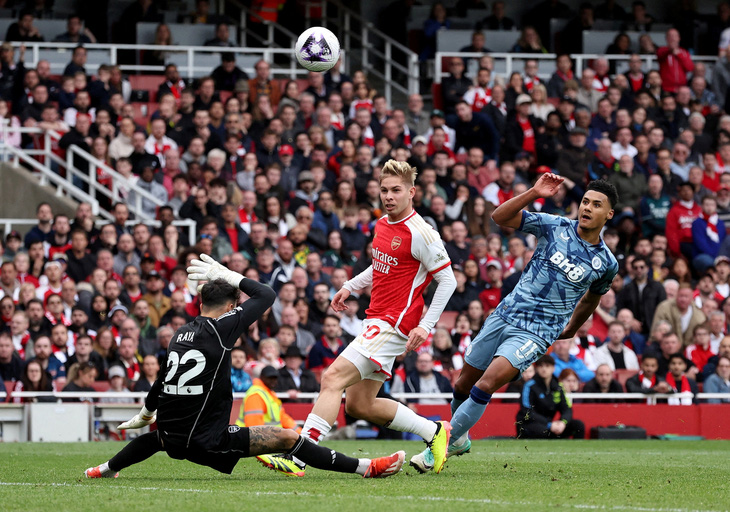 Khoảnh khắc Watkins ấn định thắng lợi 2-0 cho Aston Villa - Ảnh: REUTERS