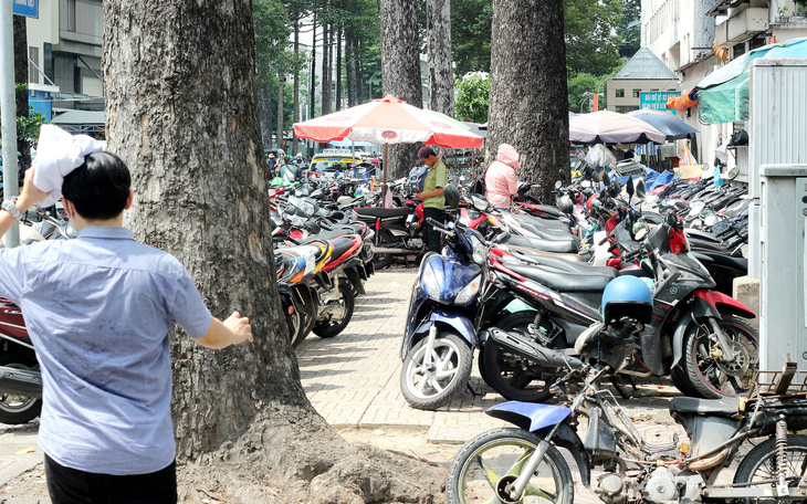 Bài toán vỉa hè TP.HCM: Giải càng chậm càng rối