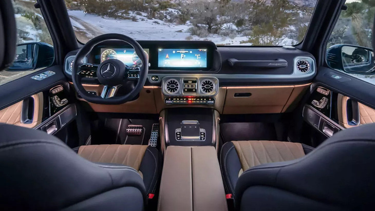 Nội thất G-Class tiêu chuẩn đã được cập nhật khá hiện đại trên phiên bản mới nhất như trong ảnh nhưng mini G-Class có thể còn sử dụng nhiều trang bị kỹ thuật số hơn - Ảnh: Mercedes-Benz