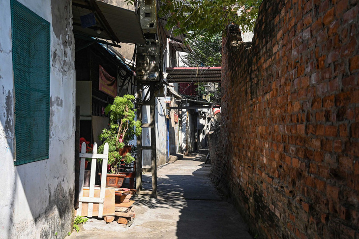 Giá nhà ở riêng lẻ trong các ngõ nhỏ tại Hà Nội tăng mạnh trong quý 1-2024 - Ảnh: HỒNG QUANG