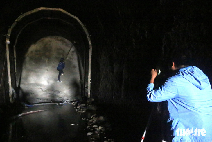 Khoan xuyên sườn núi, bơm bê tông xử lý sạt lở hầm đường sắt Bãi Gió- Ảnh 15.