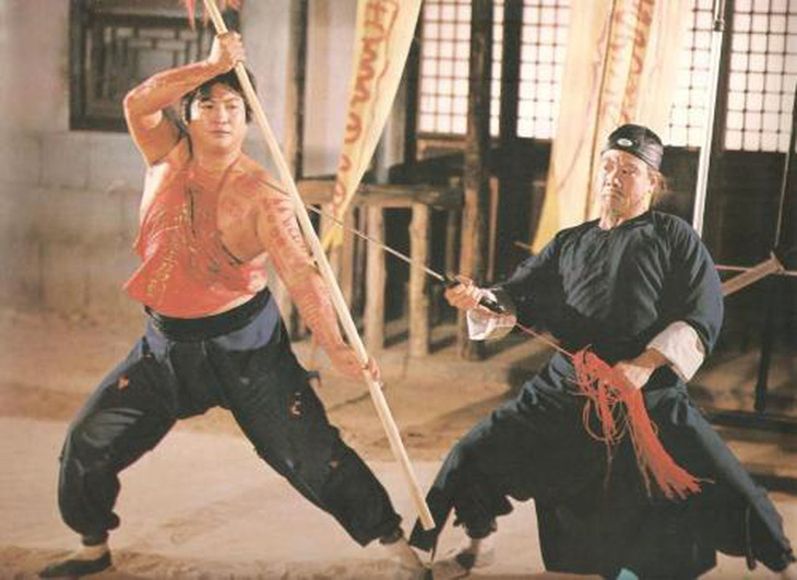 Hồng Kim Bảo (trái) trong một phân cảnh của Quỷ đả quỷ - Ảnh: A Chinese Feast