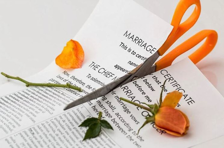Cặp đôi gặp tình cảnh oái oăm: chưa ly hôn đã bị buộc "phải ly hôn".