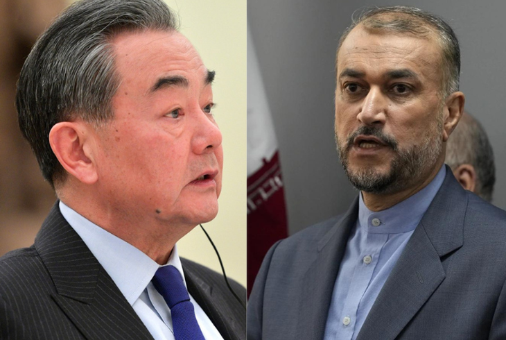 Ngoại trưởng Trung Quốc Vương Nghị (trái) và người đồng cấp Iran Hossein Amir-Abdollahian - Ảnh: PC