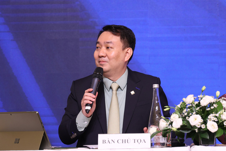 Ông Lê Trí Thông, Phó Chủ tịch HĐQT chia sẻ tại đại hồi đồng cổ đông ngày 16-4 - Ảnh: XUÂN LỘC