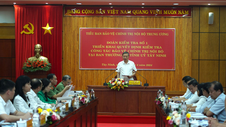 Bộ trưởng Bộ Công an Tô Lâm phát biểu tại buổi làm việc ở tỉnh Tây Ninh chiều 17-4 - Ảnh: PHƯƠNG THÚY