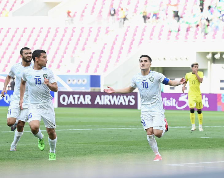 Cầu thủ Uzbekistan ăn mừng chiến thắng trước Malaysia - Ảnh: UFA