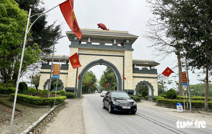 Đường vào xã Quỳnh Đôi, huyện Quỳnh Lưu, Nghệ An - Ảnh: DOÃN HÒA