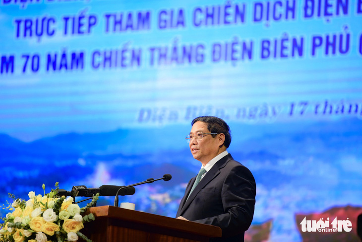 Thủ tướng Phạm Minh Chính phát biểu tại buổi gặp mặt, tri ân các chiến sĩ Điện Biên, thanh niên xung phong, dân công hỏa tuyến sáng 17-4 - Ảnh: NAM TRẦN