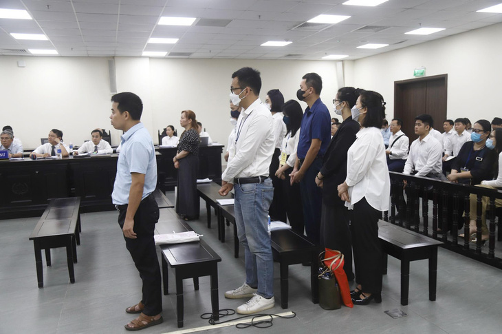 Các bị cáo tại phiên tòa xét xử cựu chủ tịch Vimedimex - Ảnh: DANH TRỌNG