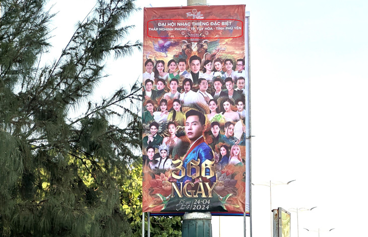 Poster có nội dung Đại hội nhạc thiêng đặc biệt, được quảng bá trên các tuyến đường ở TP Tuy Hòa (tỉnh Phú Yên) - Ảnh: NGUYỄN HOÀNG