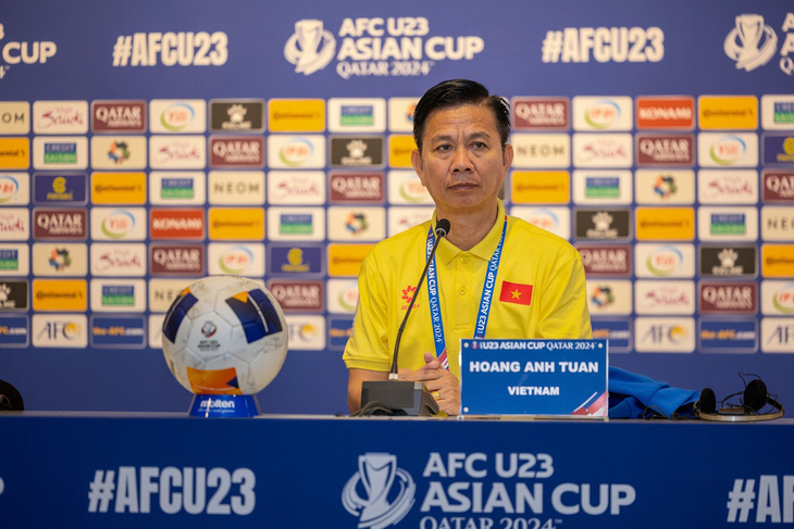 HLV Hoàng Anh Tuấn không hài lòng dù U23 Việt Nam thắng trận - Ảnh: VFF