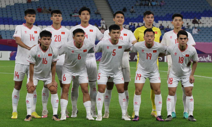 U23 Việt Nam mất Ngọc Thắng (số 20) và Đình Bắc (số 15) trong trận mở màn với U23 Kuwait vì thẻ đỏ và chấn thương - Ảnh: VFF