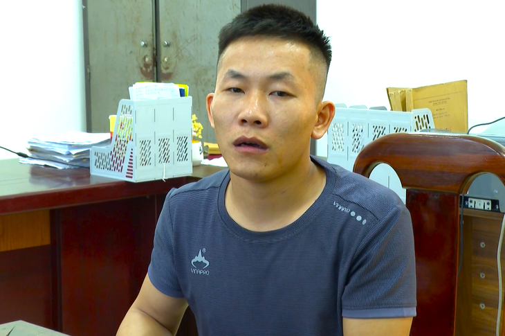 Nguyễn Minh Toàn sau khi bị công an bắt giữ - Ảnh: LÊ MINH