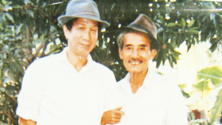 Ông Tạ Đình Đề (bên phải) có rất nhiều bạn bè, đồng đội thân thiết - Ảnh gia đình cung cấp