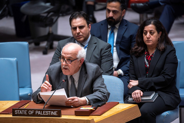 Đại sứ Palestine tại Liên Hiệp Quốc phát biểu tại cuộc bỏ phiếu của Hội đồng Bảo an ngày 18-4 - Ảnh: REUTERS
