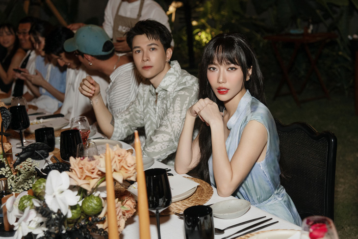 Trong bữa tiệc thuộc khuôn khổ sự kiện, Diệu Nhi và Anh Tú chọn đồ đồng điệu màu sắc. Dịp này, họ hội ngộ nhiều ngôi sao trong khu vực như diễn viên Thái Lan Mew Suppasit, hai diễn viên Singapore - Ayden Sng và Carrie Wong.