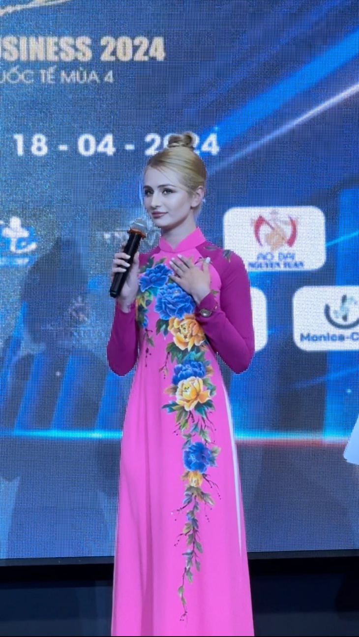 Hoa hậu Nga 2017 sang Việt Nam, mặc áo dài chọn Hoa hậu Doanh nhân quốc tế- Ảnh 4.