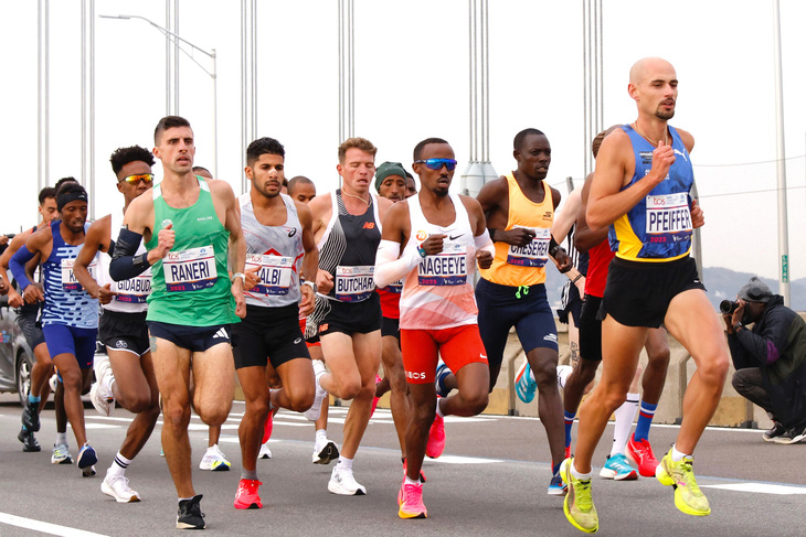 Các VĐV tham dự New York marathon năm 2023 - Ảnh: AFP