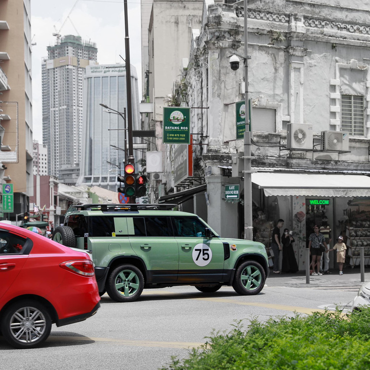 Tay chơi Việt mang Land Rover Defender 7 tỉ xuyên Đông Nam Á- Ảnh 4.