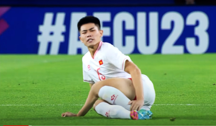 Nguyễn Đình Bắc của U23 Việt Nam bị chấn thương tại giải U23 châu Á - Ảnh: Cắt từ clip