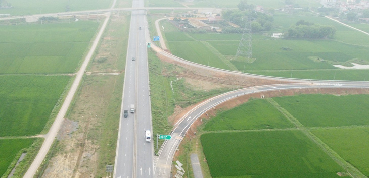 Nút giao Thiệu Giang, huyện Thiệu Hóa (Thanh Hóa) trên cao tốc Mai Sơn - quốc lộ 45 chính thức khai thác từ ngày 19-4 - Ảnh: HÀ ĐỒNG