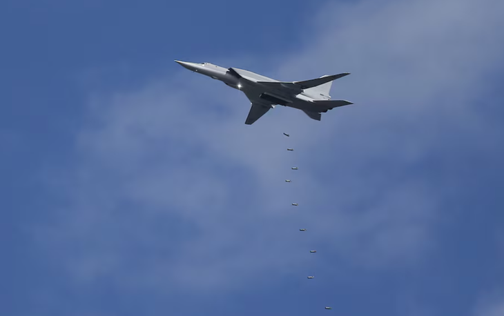 Máy bay ném bom chiến lược Tu-22M3 của Nga - Ảnh: REUTERS