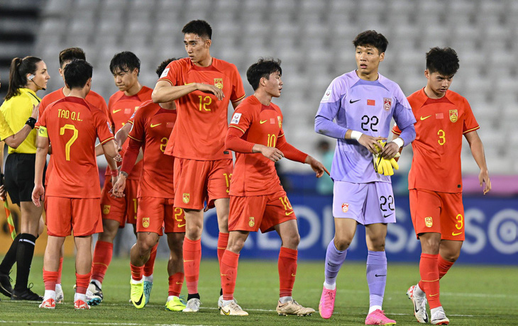 Thủ thành Yu Jinyong (số 12) đã hai lần được sử dụng trong vai trò tiền đạo ở Giải U23 châu Á 2024 nhưng chưa phát huy được hiệu quả - Ảnh: GETTY