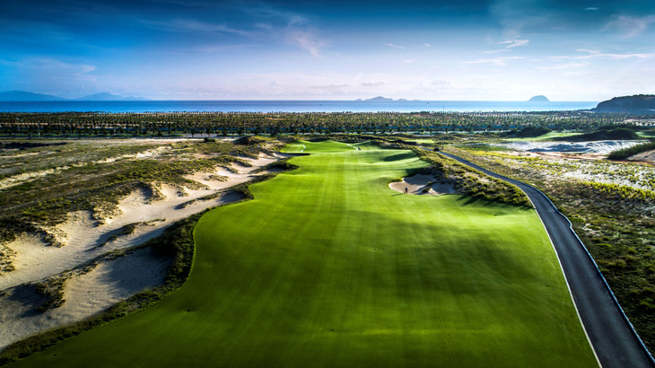 Sân golf 27 lỗ tiêu chuẩn quốc tế, mang đến cho những người đam mê golf những trải nghiệm đẳng cấp - Ảnh: Đ.H