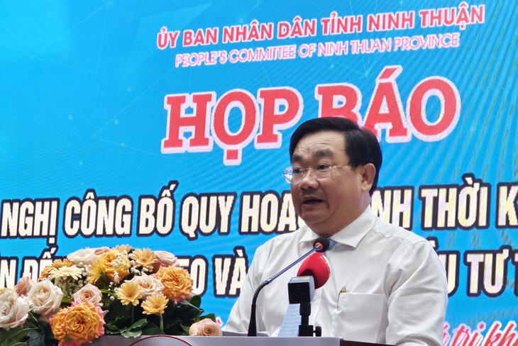 Ông Trịnh Minh Hoàng, phó chủ tịch UBND tỉnh Ninh Thuận, khẳng định du lịch và năng lượng tái tạo là 2 mũi nhọn kinh tế theo quy hoạch của tỉnh Ninh Thuận - Ảnh: ÁI NHÂN
