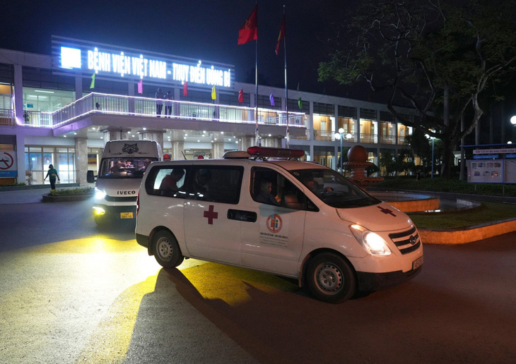 Ngay trong ngày 2-4, tất cả các tạng của người hiến được khẩn trương vận chuyển từ Bệnh viện Việt Nam - Thụy Điển Uông Bí tới nơi ghép - Ảnh: NGUYỄN TRANG