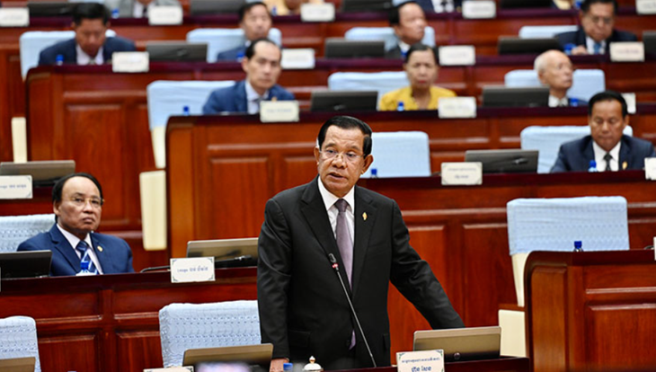 Cựu thủ tướng Campuchia Hun Sen phát biểu trong kỳ họp Quốc hội Campuchia ngày 1-4 - Ảnh: KT/Khem Sovannara