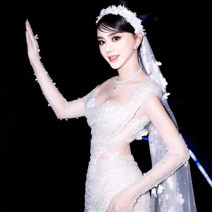 Lâm Khánh Chi hóa cô dâu xinh đẹp, quyến rũ và tiết lộ chuyện tình yêu