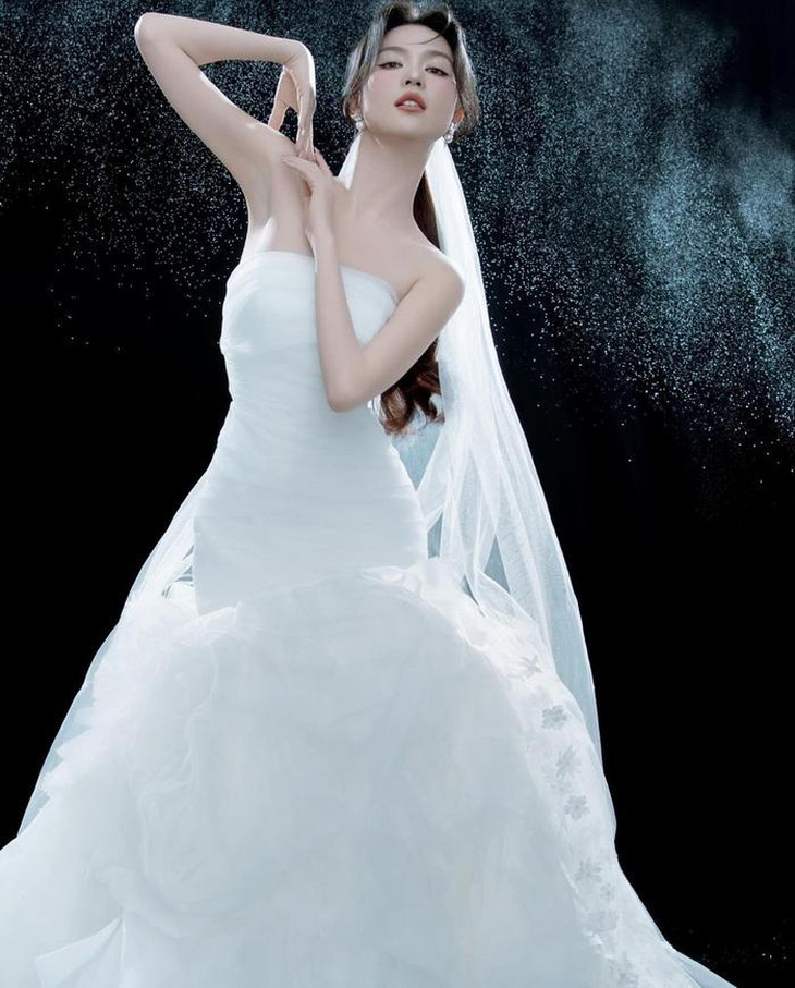 Ngọc Trinh mặc lễ phục cưới màu trắng xinh đẹp hút hồn