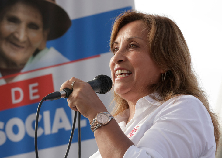 Tổng thống Peru Dina Boluarte không kê khai tài sản và không giải thích được nguồn gốc những chiếc đồng hồ Rolex đắt tiền bà đang sở hữu - Ảnh: REUTERS