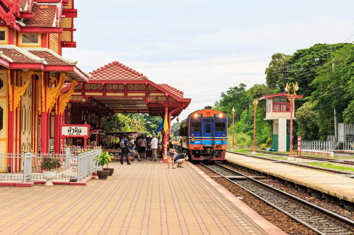 Green Road Trip, một chuyến đi từ Bangkok đến Hua Hin. Trong ảnh: Ga Hua Hin tọa lạc tại thị trấn nghỉ mát ven biển Hua Hin trên Vịnh Thái Lan, bắt đầu hoạt động vào năm 1911. (Ảnh minh họa). Nguồn: dailysabah.com