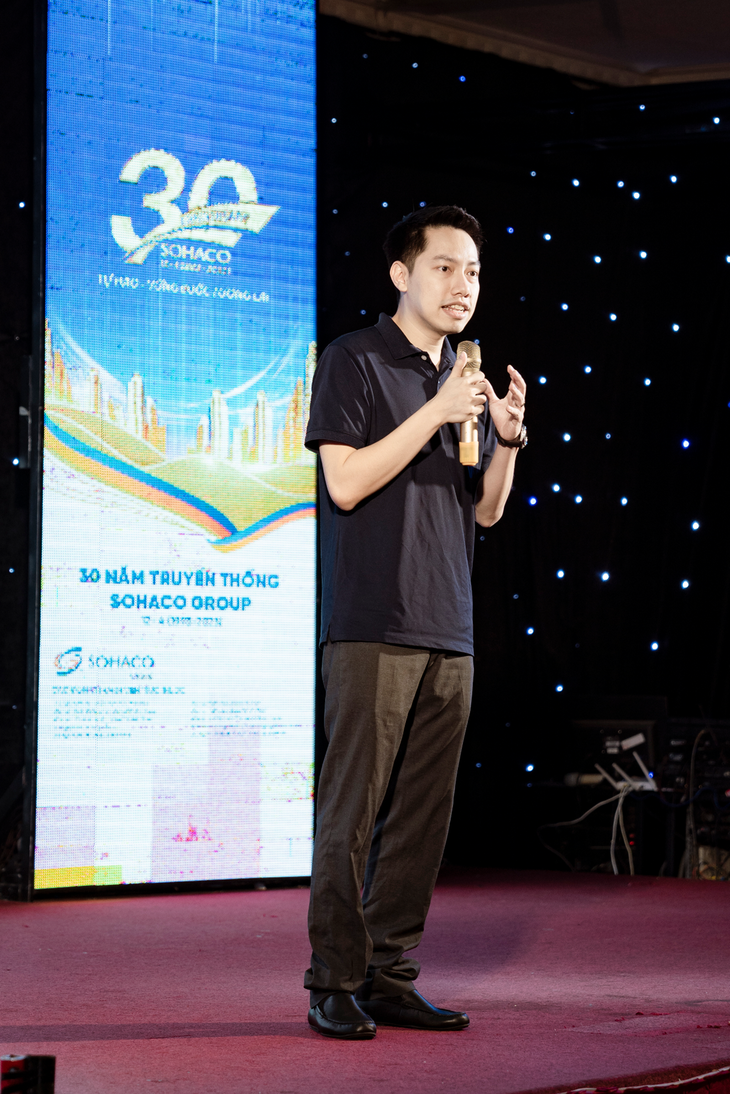 Ông Vương Đình Vũ chia sẻ trong năm 2024, thuocsi.vn dự kiến sẽ tổ chức 48 buổi hội thảo xuyên suốt tại nhiều tỉnh thành. Ảnh: Buymed