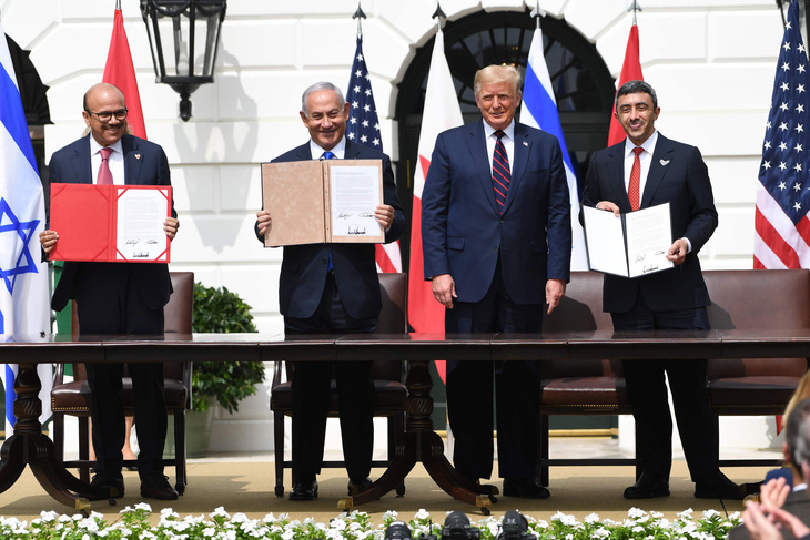Hiệp ước Abraham về bình thường hóa quan hệ ngoại giao giữa Israel, UAE và Bahrain tại Mỹ năm 2020 - Ảnh: AFP