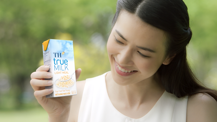Sữa tươi bổ sung ngũ cốc TH true MILK LIGHT MEAL với công thức ít đường giúp hỗ trợ kiểm soát cân nặng