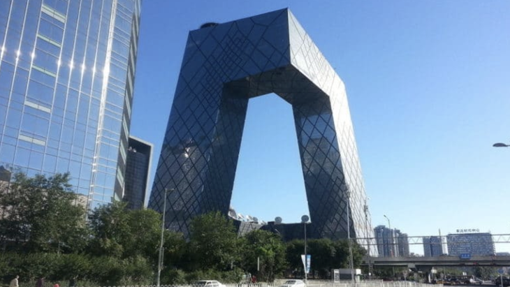 Trụ sở của Đài truyền hình trung ương Trung Quốc CCTV được ví như một chiếc quần khổng lồ. 