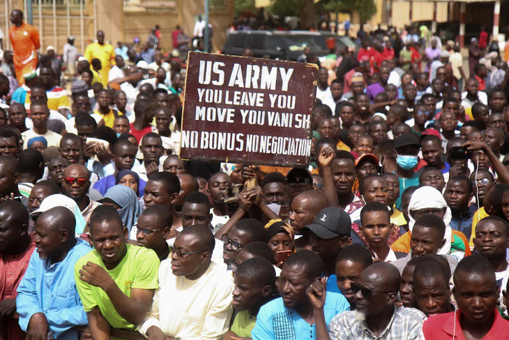 Người Niger tham gia tuần hành yêu cầu Mỹ rút quân khỏi nước ngày hôm 13-4 - Ảnh: REUTERS