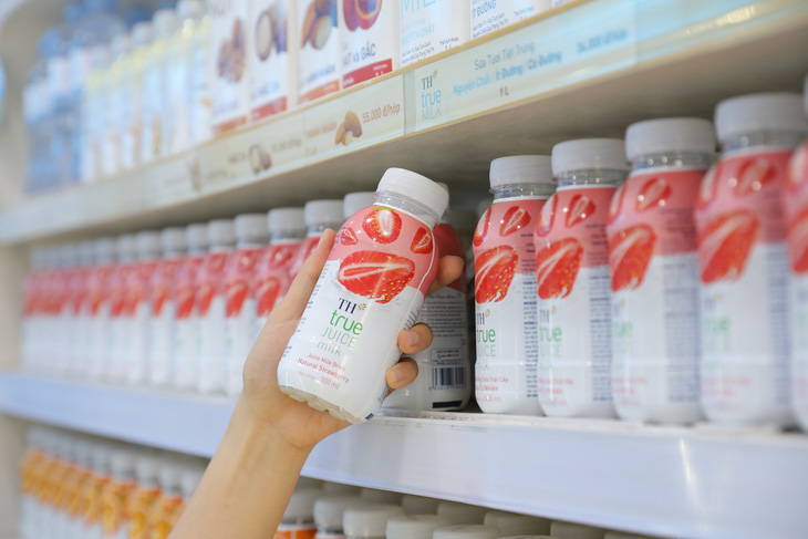 Nước uống sữa trái cây TH true JUICE milk, một trong 5 nhóm sản phẩm TH đạt Thương hiệu Quốc gia trong kỳ xét chọn mới nhất