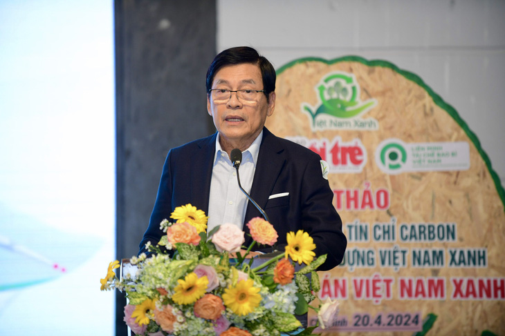 Ông Phạm Phú Ngọc Trai - Chủ Tịch Liên minh tái chế Bao bì Việt Nam (PRO VN) chia sẻ tại hội thảo - Ảnh: QUANG ĐỊNH