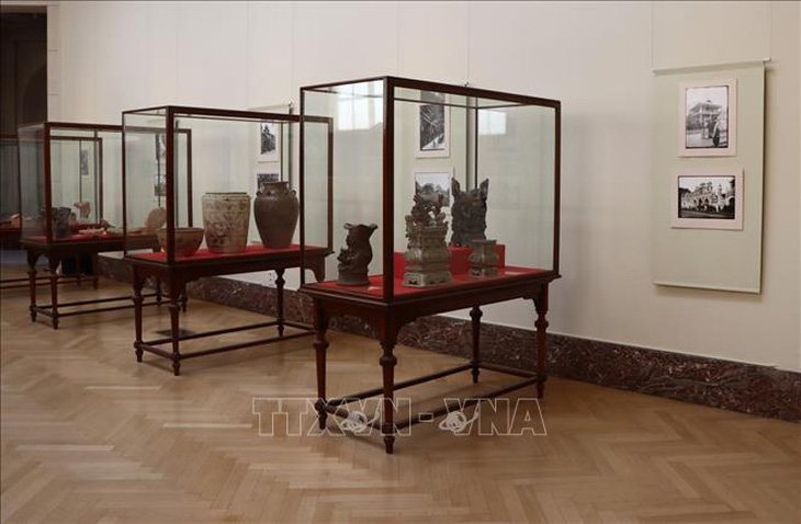 Một góc phòng trưng bày cổ vật của Việt Nam tại Bảo tàng Nghệ thuật và Lịch sử Hoàng gia Bỉ ở Brussels - Ảnh: TTXVN