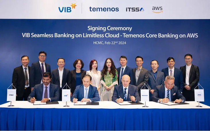 Lễ ký kết giữa đại diện VIB, Temenos và các đối tác triển khai ngân hàng lõi trên AWS