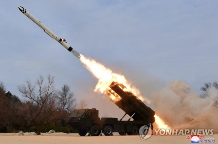 Một tên lửa hành trình chiến lược của Triều Tiên được phóng tại tỉnh Nam Hamgyong vào ngày 22-3-2023 - Ảnh: KCNA