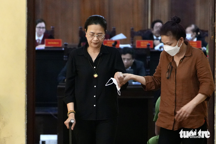 Cựu phó cục trưởng Cục Thuế TP.HCM Nguyễn Thị Bích Hạnh tại tòa sơ thẩm - Ảnh: HỮU HẠNH