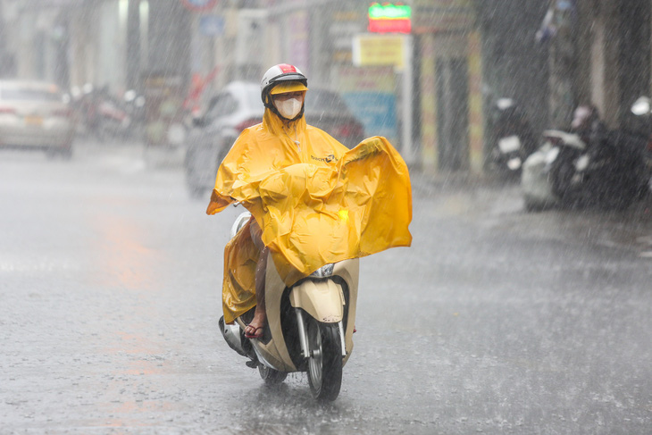 Nắng nóng gay gắt từ Tết Nguyên đán tới nay, người dân Nam Bộ đang trông ngóng mùa mưa từng ngày - Ảnh: PHƯƠNG QUYÊN