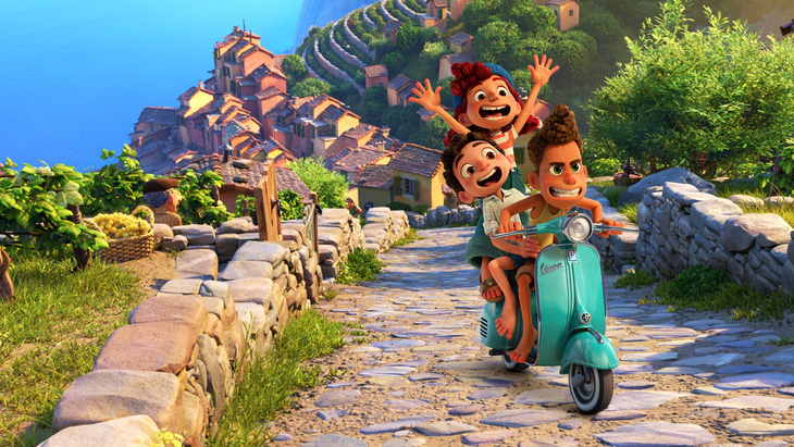 Mùa hè của Luca vẫn có sức hút riêng sau gần 3 năm, đây cũng là lựa chọn hàng đầu khi các gia đình ra rạp - Ảnh: Pixar